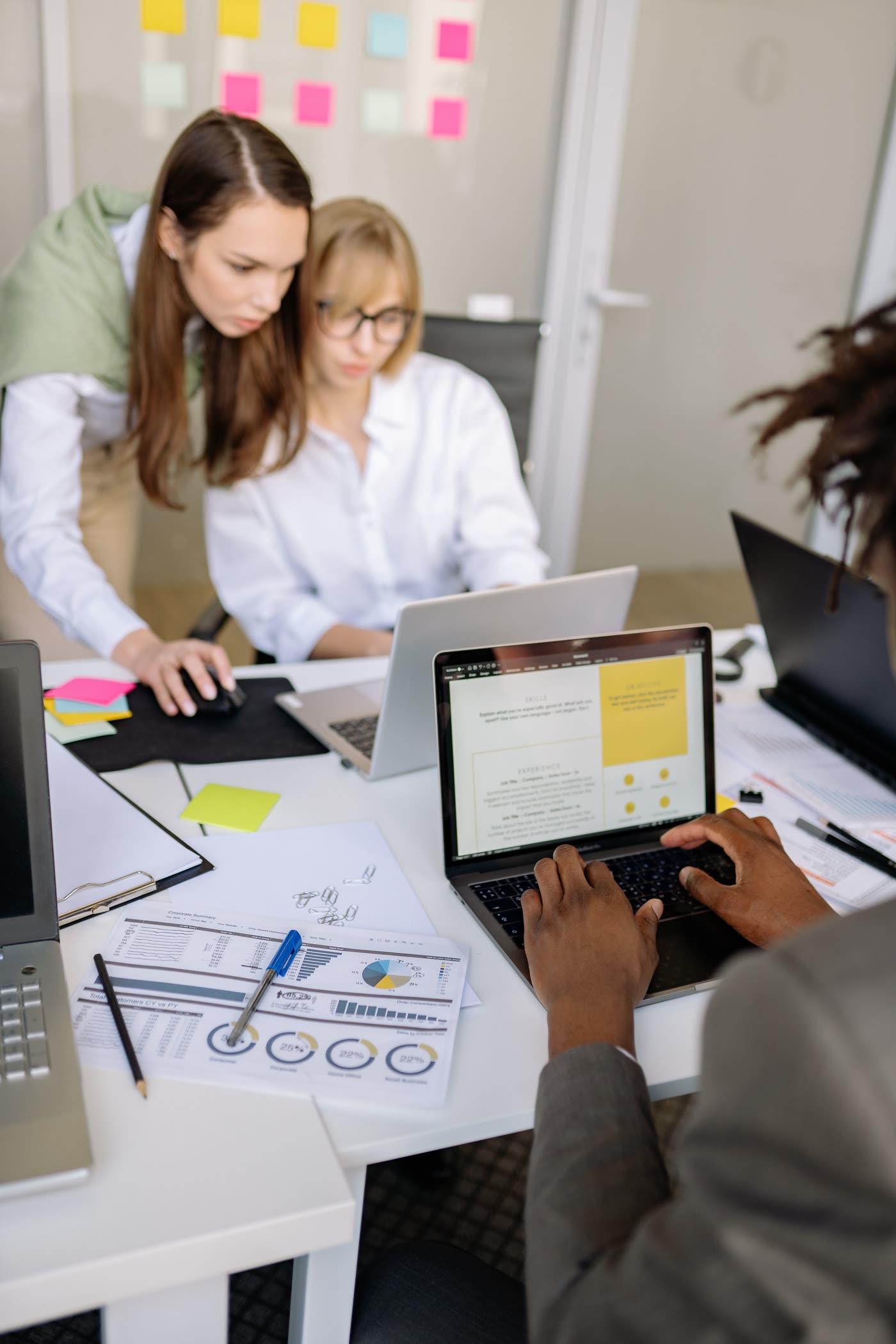 Équipe Gamegie au travail sur les campagnes de prospection B2B de ses clients